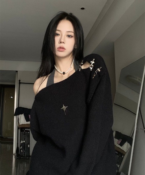 gossip！ロサンゼルス（ゴシップロサンゼルス）の「Y2K 肩あきニットプルオーバー（ニット/セーター・レディース・ブラック/オフホワイト・FREE）」の12枚目の写真