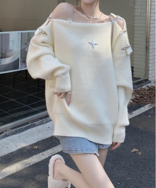 gossip！ロサンゼルス（ゴシップロサンゼルス）の「Y2K 肩あきニットプルオーバー（ニット/セーター・レディース・ブラック/オフホワイト・FREE）」の3枚目の写真