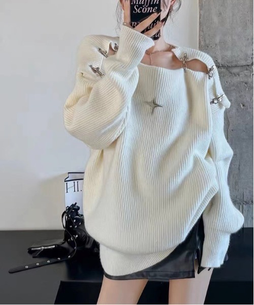 gossip！ロサンゼルス（ゴシップロサンゼルス）の「Y2K 肩あきニットプルオーバー（ニット/セーター・レディース・ブラック/オフホワイト・FREE）」の5枚目の写真