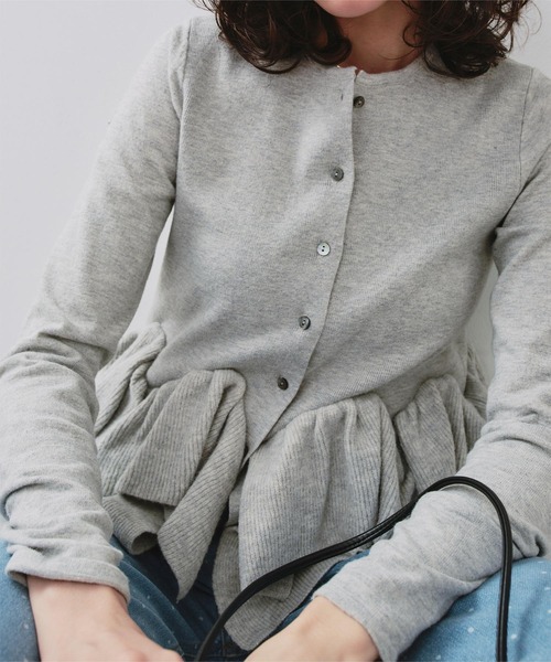 titivate（ティティベイト）の「フリルヘムニットカーディガン【カーディガン/ボレロランキング1位獲得実績あり】（カーディガン/ボレロ・レディース・グレー/ネイビー/イエロー/チャコール/アイボリー/ブラック/ライトピンク/レッド/ブラウン・S/M/L/XL）」の11枚目の写真