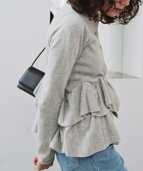 titivate（ティティベイト）の「フリルヘムニットカーディガン【カーディガン/ボレロランキング1位獲得実績あり】（カーディガン/ボレロ・レディース・グレー/ネイビー/イエロー/チャコール/アイボリー/ブラック/ライトピンク/レッド/ブラウン・S/M/L/XL）」の16枚目の写真