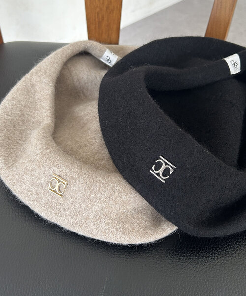 CAPRICIEUX LE'MAGE(カプリシューレマージュ)の「【LE'MAGE オリジナル】1ポイントベレー帽(ハット・レディース・ブラック/ベージュ・FREE)」の2枚目の写真