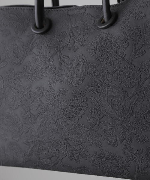 FREE'S MART（フリーズマート）の「◇エンボスペイズリーバッグ（トートバッグ・レディース・ホワイト/カーキ/ブラック/ブラウン・ﾌﾘ-）」の11枚目の写真