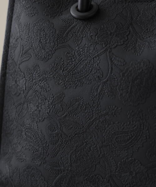 FREE'S MART（フリーズマート）の「◇エンボスペイズリーバッグ（トートバッグ・レディース・ホワイト/カーキ/ブラック/ブラウン・ﾌﾘ-）」の12枚目の写真