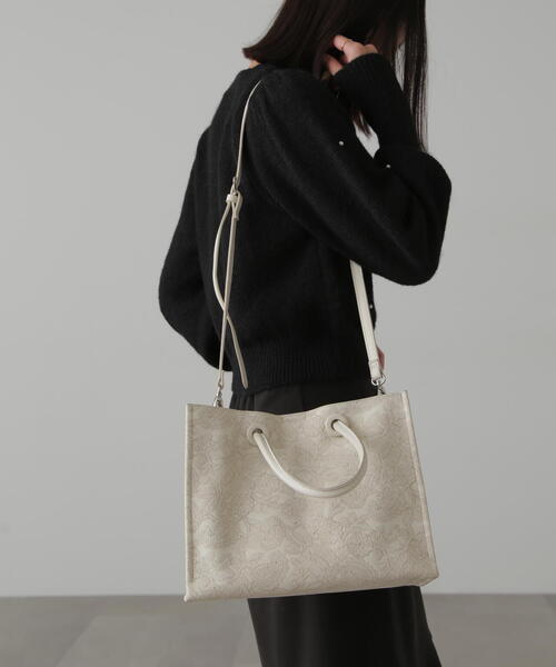 FREE'S MART（フリーズマート）の「◇エンボスペイズリーバッグ（トートバッグ・レディース・ホワイト/カーキ/ブラック/ブラウン・ﾌﾘ-）」の14枚目の写真