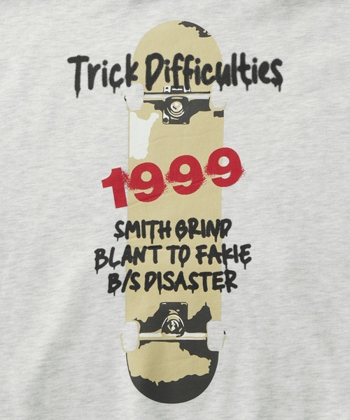 MONO-MART(モノマート)の「スプレーグラフィックバックプリントオーバーサイズパーカー(パーカー・レディース・グレー系/グレー/ブラック系/スミクロ/ダークブラウン・L/M)」の6枚目の写真