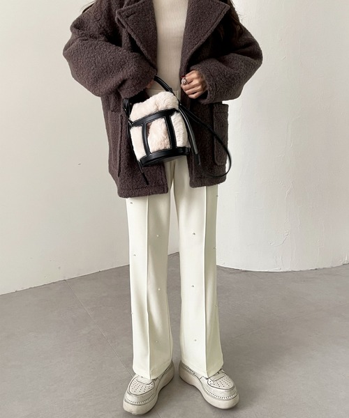 YOUING.(ユイン)の「パールデザインフレアーパンツ(スラックス・レディース・アイボリー/ブラック・MEDIUM/LARGE)」の7枚目の写真