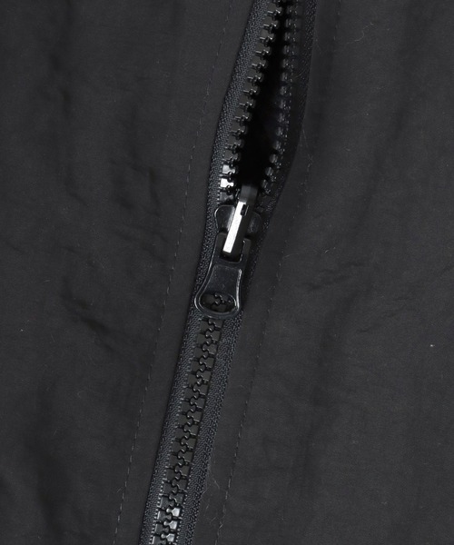 Lazar(ラザル)の「Reversible Nyion Jacket/オーバーサイズ 2WAY 裏ボアフリース ナイロンジャケット/ロゴ ワンポイント刺繍 トラックジャケット/ブルゾン/レディース メンズ(ナイロンジャケット・レディース・チャコール/ネイビー/ブラック・LL/L/M)」の21枚目の写真