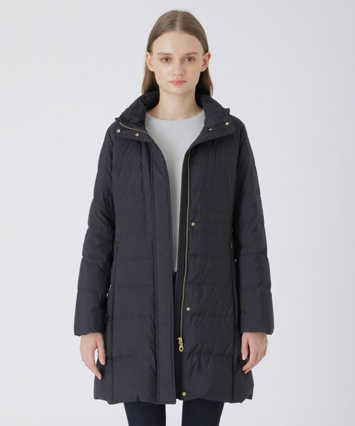 BLUE LABEL CRESTBRIDGE（ブルーレーベルクレストブリッジ）の「【一部店舗限定】ハイマルチピーチタフタロングダウンコート（ダウンジャケット/コート・レディース・ホワイト系その他/ダークネイビー/ブラック・36/38/40）」の3枚目の写真