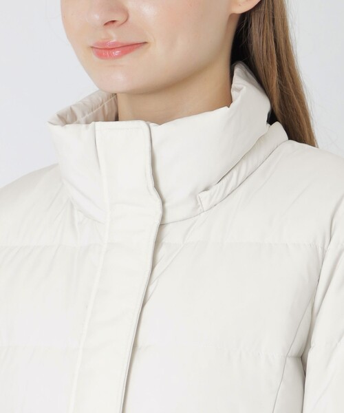 BLUE LABEL CRESTBRIDGE（ブルーレーベルクレストブリッジ）の「【一部店舗限定】ハイマルチピーチタフタロングダウンコート（ダウンジャケット/コート・レディース・ホワイト系その他/ダークネイビー/ブラック・36/38/40）」の8枚目の写真