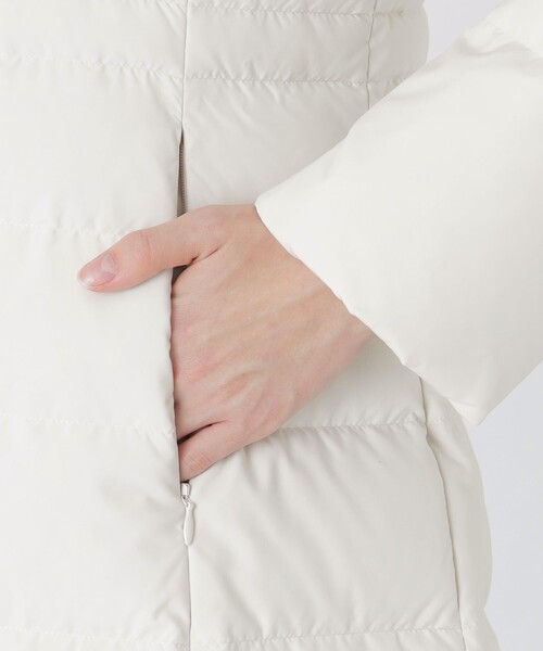 BLUE LABEL CRESTBRIDGE（ブルーレーベルクレストブリッジ）の「【一部店舗限定】ハイマルチピーチタフタロングダウンコート（ダウンジャケット/コート・レディース・ホワイト系その他/ダークネイビー/ブラック・36/38/40）」の9枚目の写真