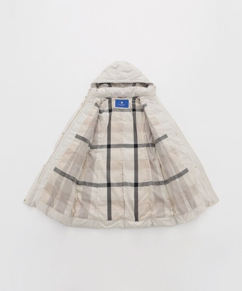 BLUE LABEL CRESTBRIDGE（ブルーレーベルクレストブリッジ）の「【一部店舗限定】ハイマルチピーチタフタロングダウンコート（ダウンジャケット/コート・レディース・ホワイト系その他/ダークネイビー/ブラック・36/38/40）」の10枚目の写真