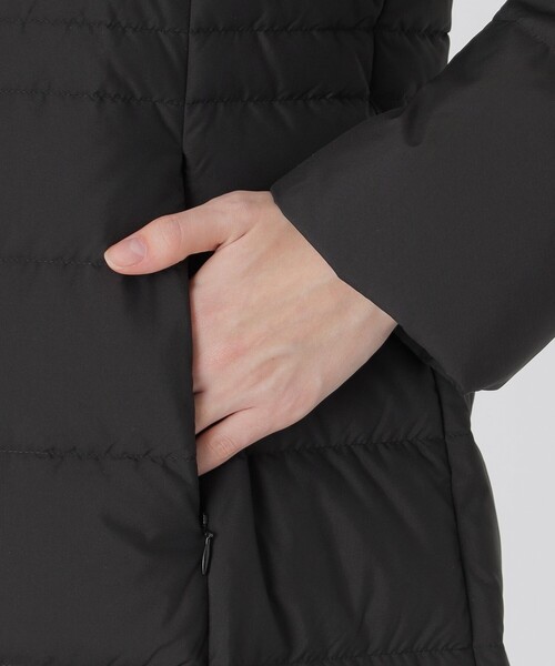 BLUE LABEL CRESTBRIDGE（ブルーレーベルクレストブリッジ）の「【一部店舗限定】ハイマルチピーチタフタロングダウンコート（ダウンジャケット/コート・レディース・ホワイト系その他/ダークネイビー/ブラック・36/38/40）」の16枚目の写真