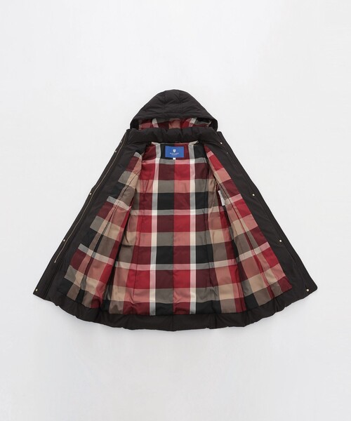 BLUE LABEL CRESTBRIDGE（ブルーレーベルクレストブリッジ）の「【一部店舗限定】ハイマルチピーチタフタロングダウンコート（ダウンジャケット/コート・レディース・ホワイト系その他/ダークネイビー/ブラック・36/38/40）」の17枚目の写真