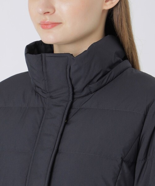 BLUE LABEL CRESTBRIDGE（ブルーレーベルクレストブリッジ）の「【一部店舗限定】ハイマルチピーチタフタロングダウンコート（ダウンジャケット/コート・レディース・ホワイト系その他/ダークネイビー/ブラック・36/38/40）」の22枚目の写真