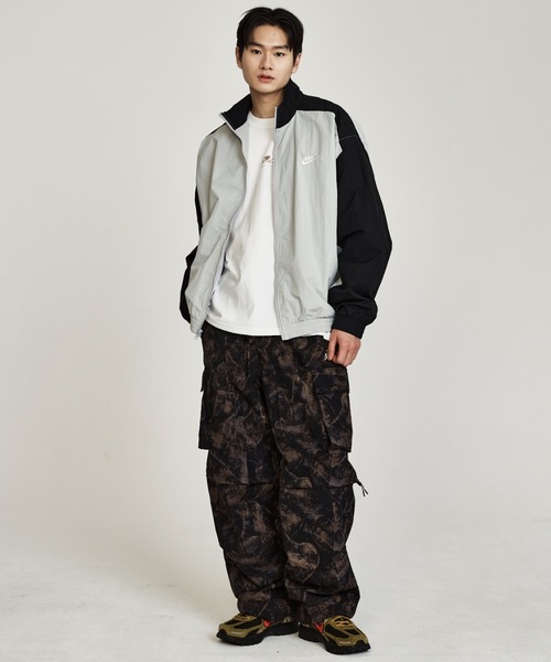 NIKE（ナイキ）の「《セットアップ対応商品》ナイキ クラブ メンズ オーバーサイズド ウーブン トラックジャケット / Nike Club Men's Oversized Woven Track Jacket HQ6110-077 Light Smoke Grey（ナイロンジャケット・メンズ・スモークグレー・2XL/L/M/S/XL）」の14枚目の写真