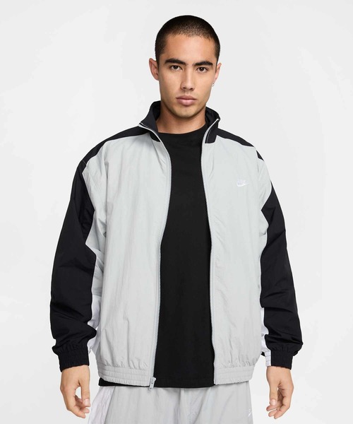 NIKE（ナイキ）の「《セットアップ対応商品》ナイキ クラブ メンズ オーバーサイズド ウーブン トラックジャケット / Nike Club Men's Oversized Woven Track Jacket HQ6110-077 Light Smoke Grey（ナイロンジャケット・メンズ・スモークグレー・2XL/L/M/S/XL）」の11枚目の写真