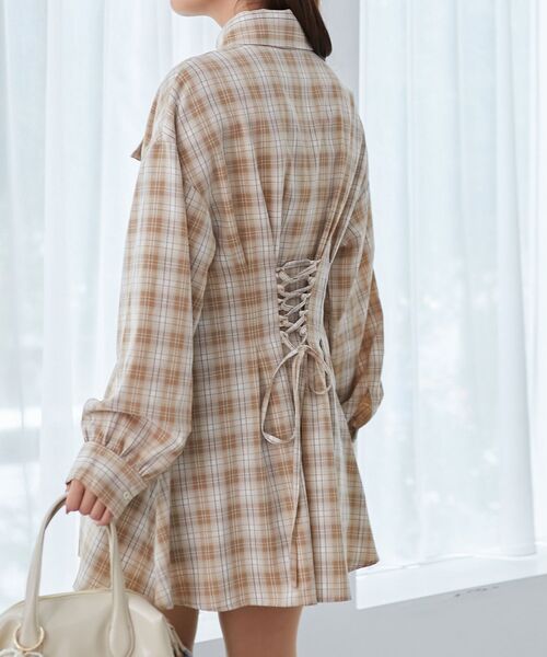 MAJESTIC LEGON（マジェスティックレゴン）の「バックレースアップミニシャツワンピ（シャツワンピース・レディース・ブラック系その他/ホワイト系その他2/ベージュ系その他2/アイボリー/ブルー系その他2・MEDIUM）」の4枚目の写真