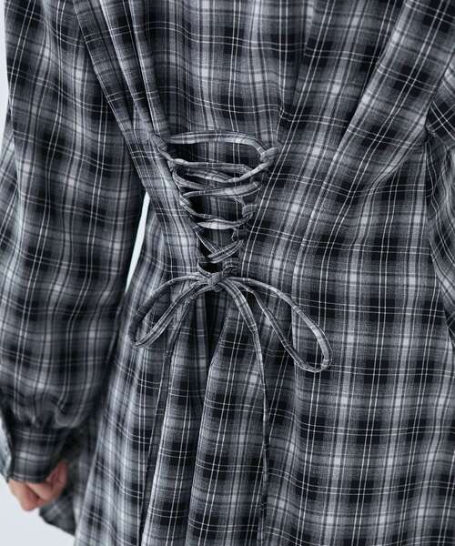 MAJESTIC LEGON（マジェスティックレゴン）の「バックレースアップミニシャツワンピ（シャツワンピース・レディース・ブラック系その他/ホワイト系その他2/ベージュ系その他2/アイボリー/ブルー系その他2・MEDIUM）」の16枚目の写真