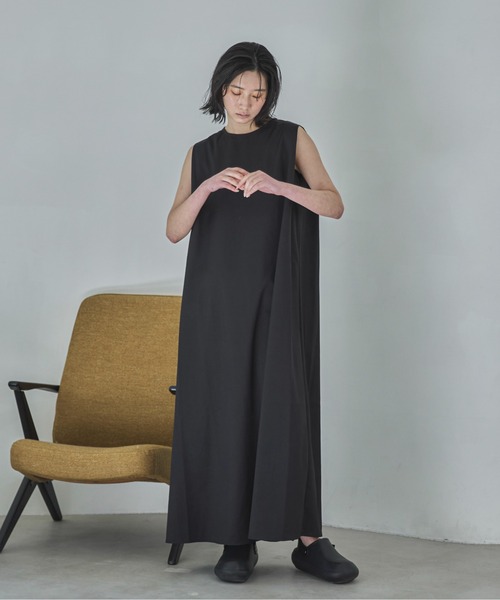 feepur(フェピュール)の「【TALLサイズあり】ノースリタックワンピース(ワンピース・レディース・ブラック/グレー・MEDIUM/TALL)」の4枚目の写真