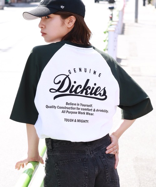 Dickies(ディッキーズ)の「【GENUINE DICKIES/ジェニュインディッキーズ】天竺 ラグラン バック EMB Tシャツ(Tシャツ/カットソー・メンズ・スミクロ/ダークブルー/オレンジ/ブラック系その他/ブラック×ホワイト/グリーン・L/M/XL)」の1枚目の写真