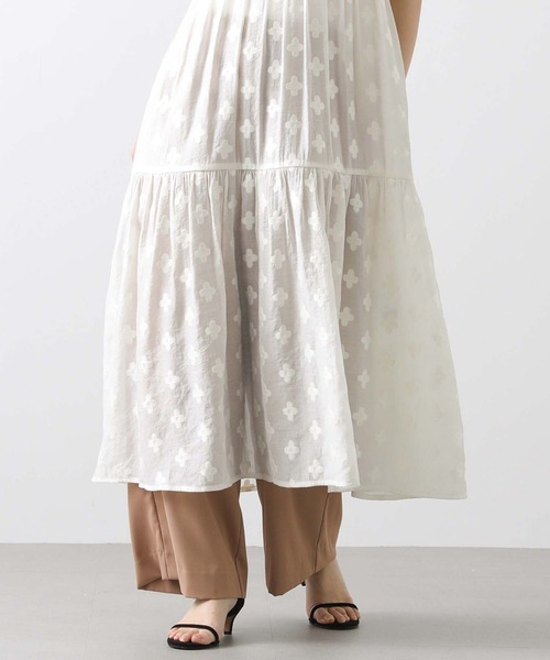 Torrazzo Donna（トラッゾドンナ）の「花ジャガードティアード２ｗａｙワンピ（ワンピース・レディース・オフホワイト/ネイビー・FREE）」の14枚目の写真