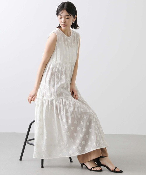 Torrazzo Donna（トラッゾドンナ）の「花ジャガードティアード２ｗａｙワンピ（ワンピース・レディース・オフホワイト/ネイビー・FREE）」の6枚目の写真