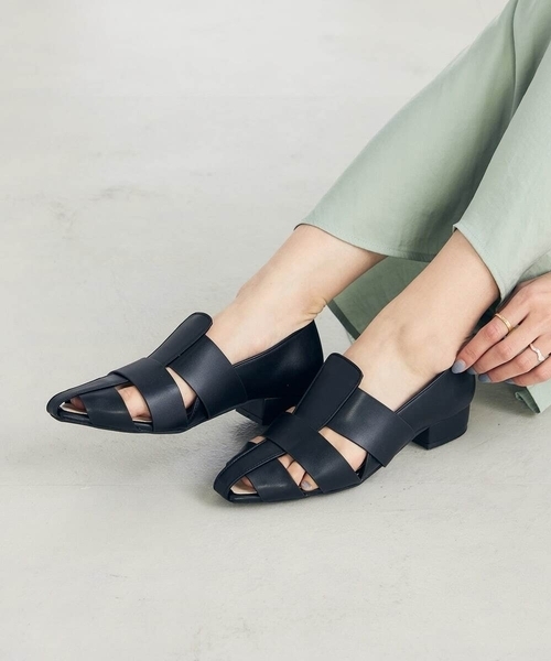 a.v.v（アーヴェヴェ）の「グルカパンプス（パンプス・レディース・ブラック/アイボリー・24.5/23.5/22.5）」の8枚目の写真