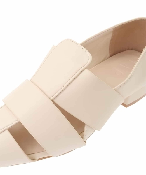 a.v.v（アーヴェヴェ）の「グルカパンプス（パンプス・レディース・ブラック/アイボリー・24.5/23.5/22.5）」の17枚目の写真