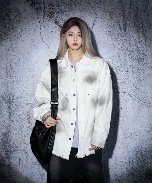 EFFECTION(エフェクション)の「EFFECTION // spray painting letter print fringe denim shirt〈スプレー加工 レタープリント フリンジ デニム シャツ〉(シャツ/ブラウス・メンズ・ホワイト系その他/ブラック系その他・MEDIUM/LARGE/X-LARGE)」の14枚目の写真