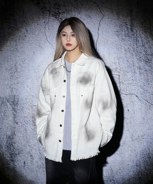 EFFECTION(エフェクション)の「EFFECTION // spray painting letter print fringe denim shirt〈スプレー加工 レタープリント フリンジ デニム シャツ〉(シャツ/ブラウス・メンズ・ホワイト系その他/ブラック系その他・MEDIUM/LARGE/X-LARGE)」の9枚目の写真