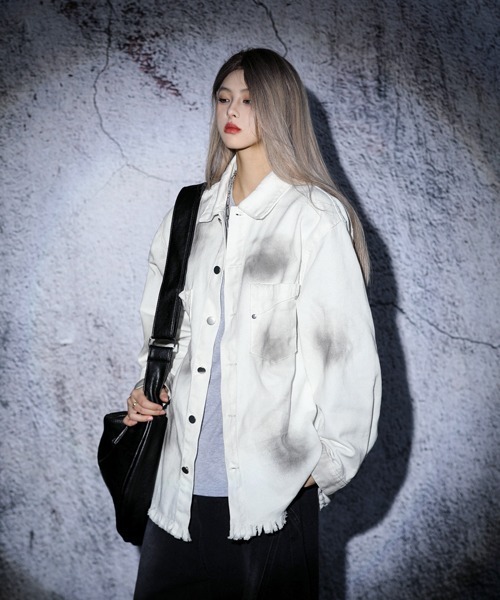 EFFECTION(エフェクション)の「EFFECTION // spray painting letter print fringe denim shirt〈スプレー加工 レタープリント フリンジ デニム シャツ〉(シャツ/ブラウス・メンズ・ホワイト系その他/ブラック系その他・MEDIUM/LARGE/X-LARGE)」の15枚目の写真