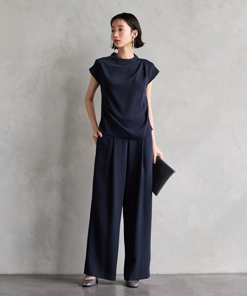 AIMER（エメ）の「ダブルクロスドレープフレンチスリーブブラウス（シャツ/ブラウス・レディース・ベージュ/ネイビー・MEDIUM）」の9枚目の写真