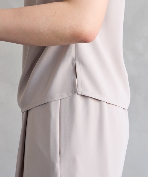 AIMER（エメ）の「ダブルクロスドレープフレンチスリーブブラウス（シャツ/ブラウス・レディース・ベージュ/ネイビー・MEDIUM）」の19枚目の写真