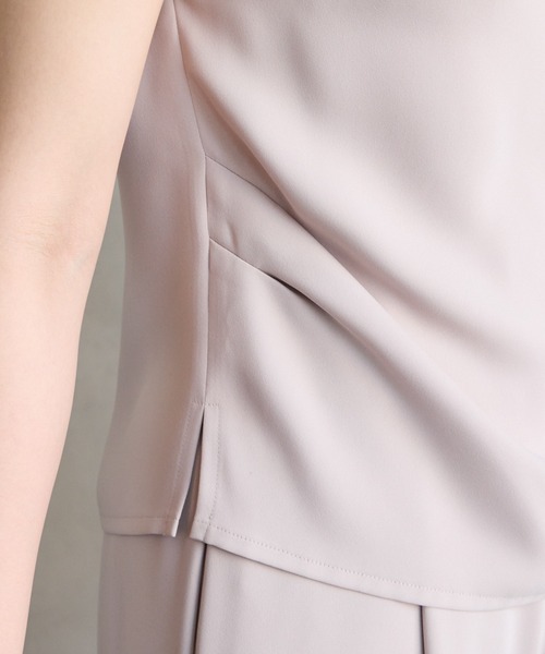 AIMER（エメ）の「ダブルクロスドレープフレンチスリーブブラウス（シャツ/ブラウス・レディース・ベージュ/ネイビー・MEDIUM）」の20枚目の写真