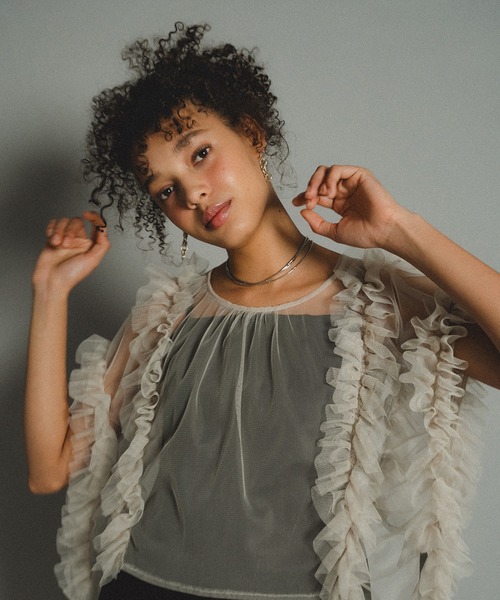 et.UNiVER(エトユニベール)の「Frill big shiape setup(ドレス・レディース・ピンクベージュ/チャコール/ブラック×ベージュ・LARGE/MEDIUM/SMALL)」の16枚目の写真