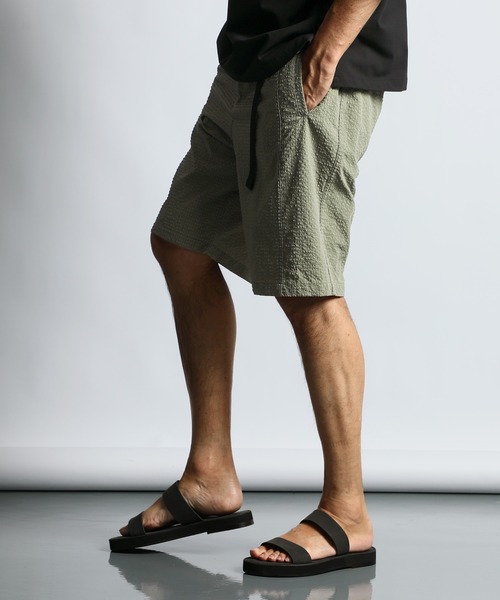 The DUFFER of ST.GEORGE(ザダファーオブセントジョージ)の「PIGMENT DYE SEERSUCKER CAMP SHORTS:顔料プリント加工 シアサッカー キャンプショーツ(その他パンツ・メンズ・グレー/カーキ/ネイビー・MEDIUM/LARGE/X-LARGE)」の2枚目の写真