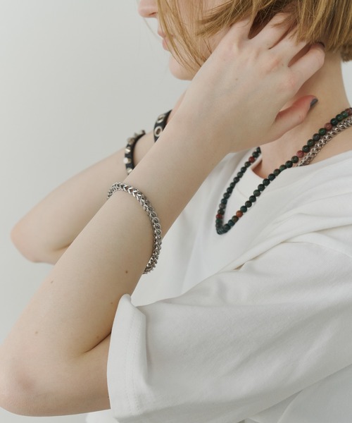 AFF AIVER(エイエフエフアイバー)の「AFF AIVER サージカルキューブチェーンブレスレット(ブレスレット・メンズ・シルバー・MEDIUM/LARGE)」の2枚目の写真