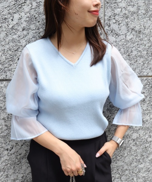 Pierrot(ピエロ)の「シアードッキングキャンディースリーブVネックニット(Tシャツ/カットソー・レディース・ブラック/ライトブルー/グレー/オフホワイト/ラベンダー・M/L)」の22枚目の写真