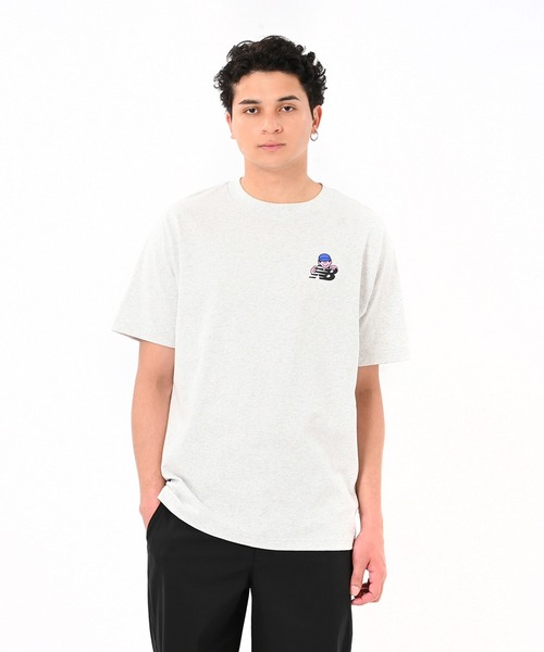 NEW BALANCE（ニューバランス）の「New Balance X Face Oka Character ショートスリーブTシャツ（Tシャツ/カットソー・メンズ・ヘザーグレー/ホワイト・XX-LARGE/X-LARGE/LARGE/MEDIUM/SMALL）」の2枚目の写真
