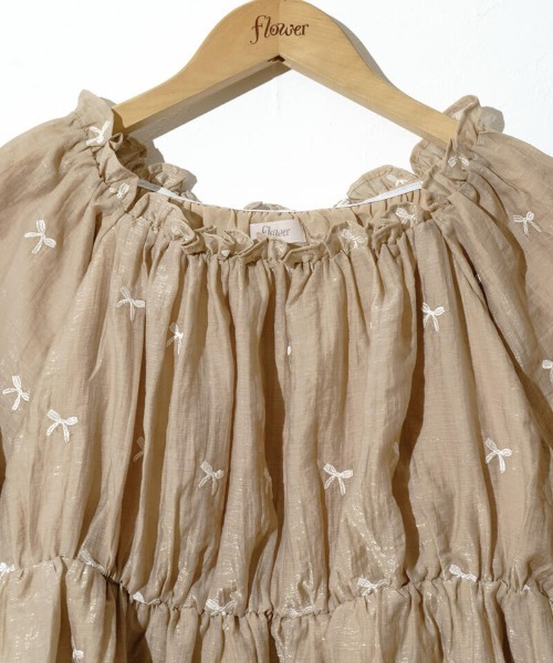 flower（フラワー）の「パーリーリボンブラウス（シャツ/ブラウス・レディース・ベージュ/ミント/アイボリー・FREE）」の17枚目の写真