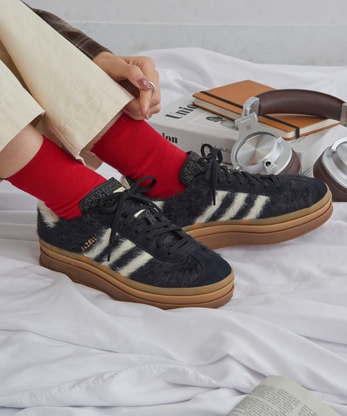 adidas Originals(アディダスオリジナルス)の「【adidas】GAZELLE BOLD W(スニーカー・レディース・ホワイト/レッド/ブラック・23cm/23.5cm/24cm/24.5cm)」の3枚目の写真