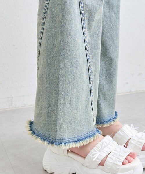 OLIVE des OLIVE（オリーブデオリーブ）の「【美シルエット/着痩せ】スタッズ付きストレッチデニムパンツ（デニムパンツ・レディース・ブルー/ブラック・SMALL/MEDIUM）」の14枚目の写真