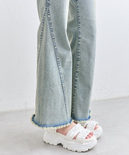 OLIVE des OLIVE（オリーブデオリーブ）の「【美シルエット/着痩せ】スタッズ付きストレッチデニムパンツ（デニムパンツ・レディース・ブルー/ブラック・SMALL/MEDIUM）」の15枚目の写真