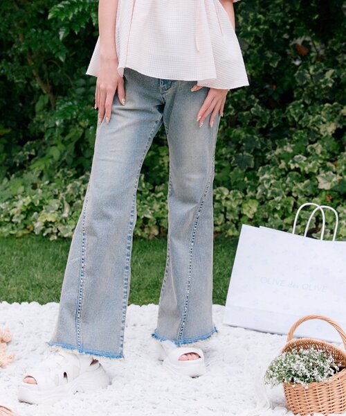 OLIVE des OLIVE（オリーブデオリーブ）の「【美シルエット/着痩せ】スタッズ付きストレッチデニムパンツ（デニムパンツ・レディース・ブルー/ブラック・SMALL/MEDIUM）」の3枚目の写真