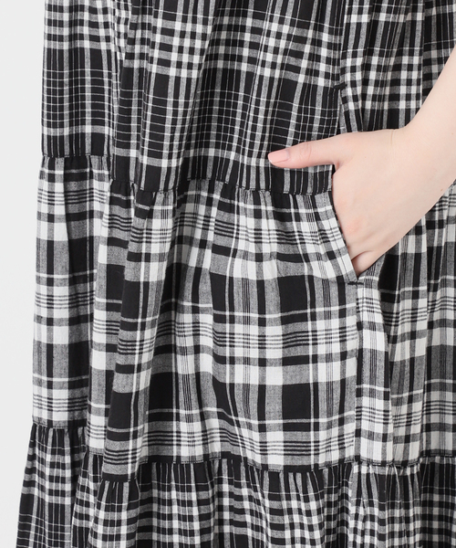 B.C STOCK(ベーセーストック)の「手洗い可 / ティアードチェックスリーブレスワンピース(ワンピース・レディース・オレンジ/ブラウン/ブラック/ブルー・FREE)」の16枚目の写真