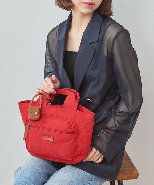 toleur（トーラ）の「【toleur】リンクルナイロンCトート 11993（トートバッグ・レディース・ブラック/レッド/オリーブ/ブラウン・FREE）」の4枚目の写真