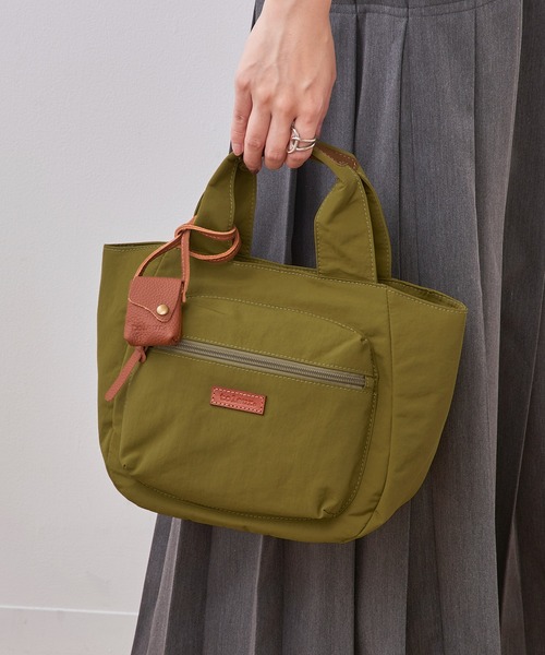 toleur（トーラ）の「【toleur】リンクルナイロンCトート 11993（トートバッグ・レディース・ブラック/レッド/オリーブ/ブラウン・FREE）」の3枚目の写真