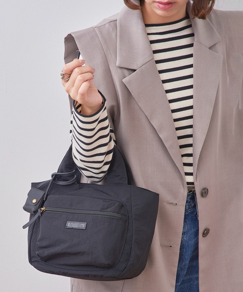 toleur（トーラ）の「【toleur】リンクルナイロンCトート 11993（トートバッグ・レディース・ブラック/レッド/オリーブ/ブラウン・FREE）」の6枚目の写真