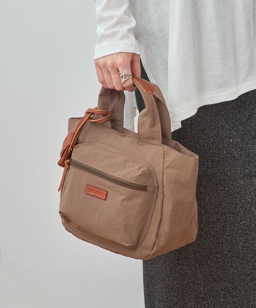 toleur（トーラ）の「【toleur】リンクルナイロンCトート 11993（トートバッグ・レディース・ブラック/レッド/オリーブ/ブラウン・FREE）」の21枚目の写真